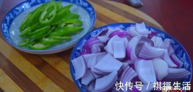 翻炒均匀|洋葱炒鸡蛋最好吃的做法，简单美味又下饭，看看你喜欢吃不？