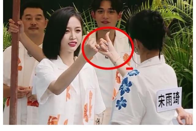 嘉宾们|吴宣仪穿着过于清凉，沙溢不敢挨着坐，玩游戏过于天真