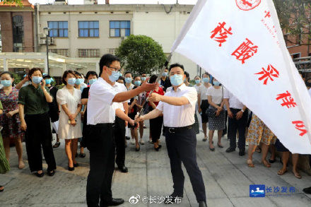 湖南省卫生健康委员会|“长沙天团”驰援张家界，盼英雄早日凯旋！