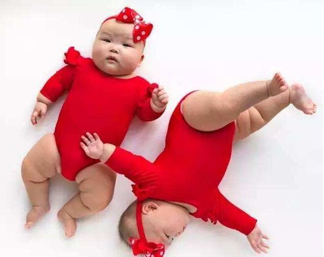 老夫老妻|双胞胎宝宝女翻男,护士出产房报喜,没想到家属却没一个开心的