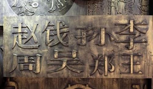 爸爸姓“鸡”，坚持不让3胞胎随自己姓，媳妇取名护士听了都说好