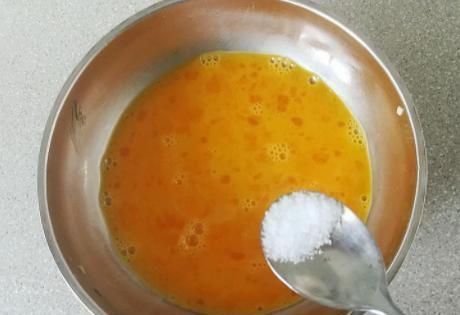 农村常见此野菜,绿油油正鲜嫩,和鸡蛋炒着吃,现在当时要抓紧