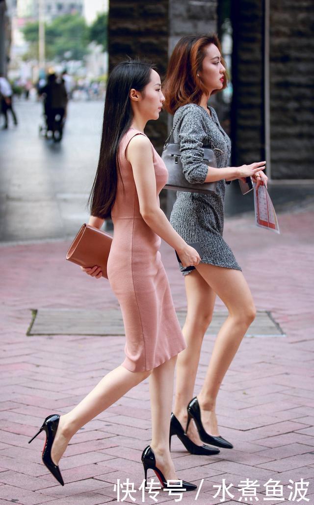 街拍红色的印花连衣裙穿出了气质,身材好形象佳,真的养眼