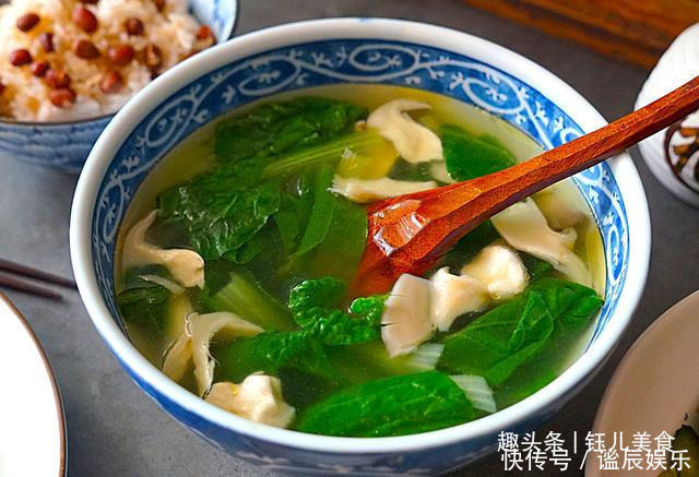 神兽和我一起买菜做午餐,3菜1汤只花25块钱,网友会过日子