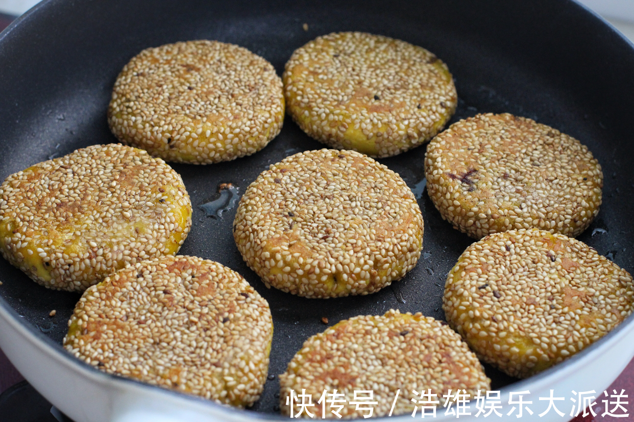 糯米粉|南瓜饼不用油炸,软糯香甜有营养,出锅孩子连吃仨,咬一口满嘴香