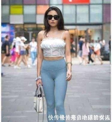 显高显瘦 穿着打底裤俏皮又活泼,淑女风中又增添几分小性感,减龄又大气!