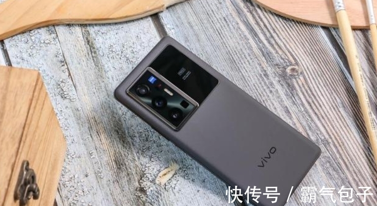 pro+|诺基亚N90重制版袭来，最佳影像机皇正在路上，经典滑盖机身