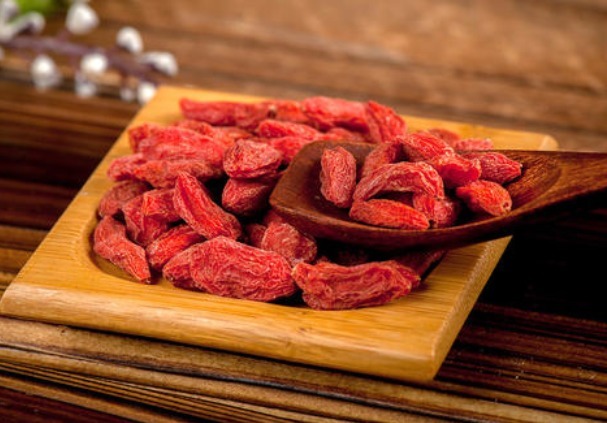 泡水|枸杞泡水好处多，但要注意不能和“它”一起泡，后果你承担不起