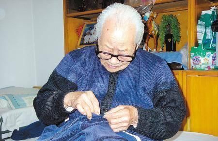 项链容易打结怎么办一根吸管就能解决,方法简单一看就会