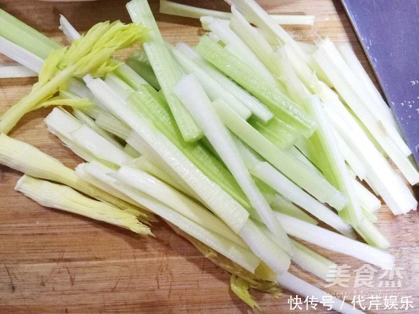 医生不会告诉你,它是强碱性食物,补血防脱发,上年纪的人要多吃