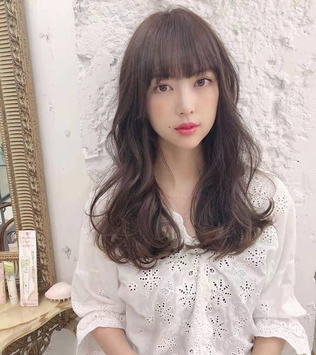 刘海|35岁左右女人适合什么发型?三组时尚减龄的日系发型,简单显气质