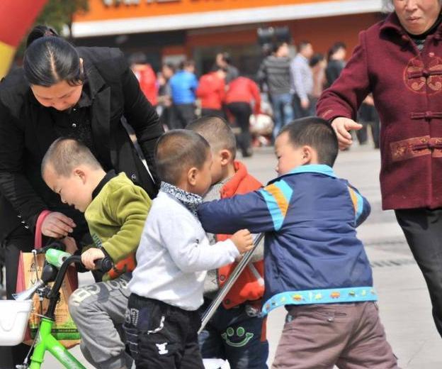 妈妈|母子“互相伤害”火了,第一次当娃,第一次当妈,谁也别让谁