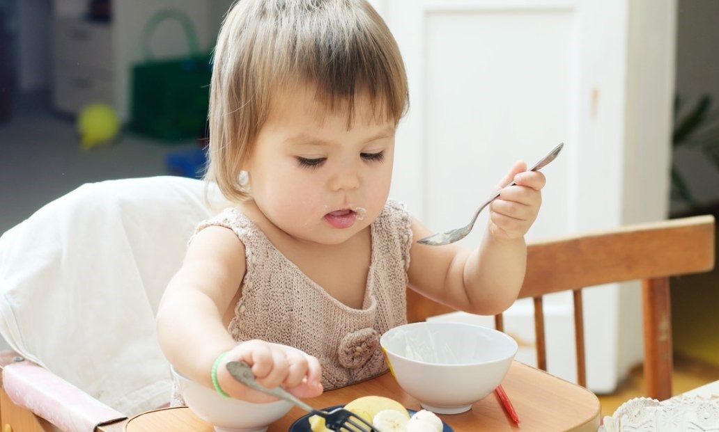 辅食|想让宝宝顺利接受辅食?除了米粉选择正确以外,喂养方式也很关键