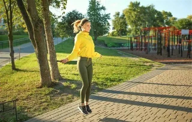 膳食纤维|晚上吃香蕉能减肥?但要牢记这个适宜的时间,体重或悄悄下降