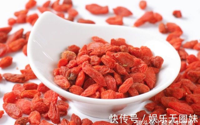 睡眠质量|每天临睡前,坚持吃5粒枸杞,一段时间后,身体会收获4大好处!
