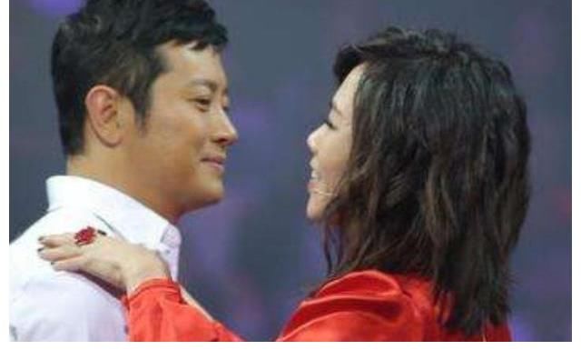 歌手|曾经的知名歌手,过气后参加比赛想翻红,被后辈淘汰当场发飙