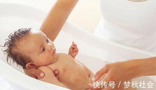 护理|宝宝出生不到10天，宝妈就给孩子洗澡，却遭到婆婆拒绝：危险