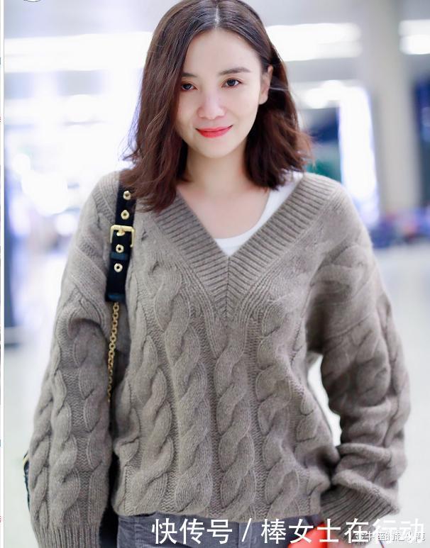 高级|秋冬季,毛衣就买这3个高级色,显白还减龄,穿几年都不过时