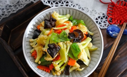 胡萝卜|最爱吃这菜,每次炒一盘,她吃嗨了!抢着全端去当饭吃