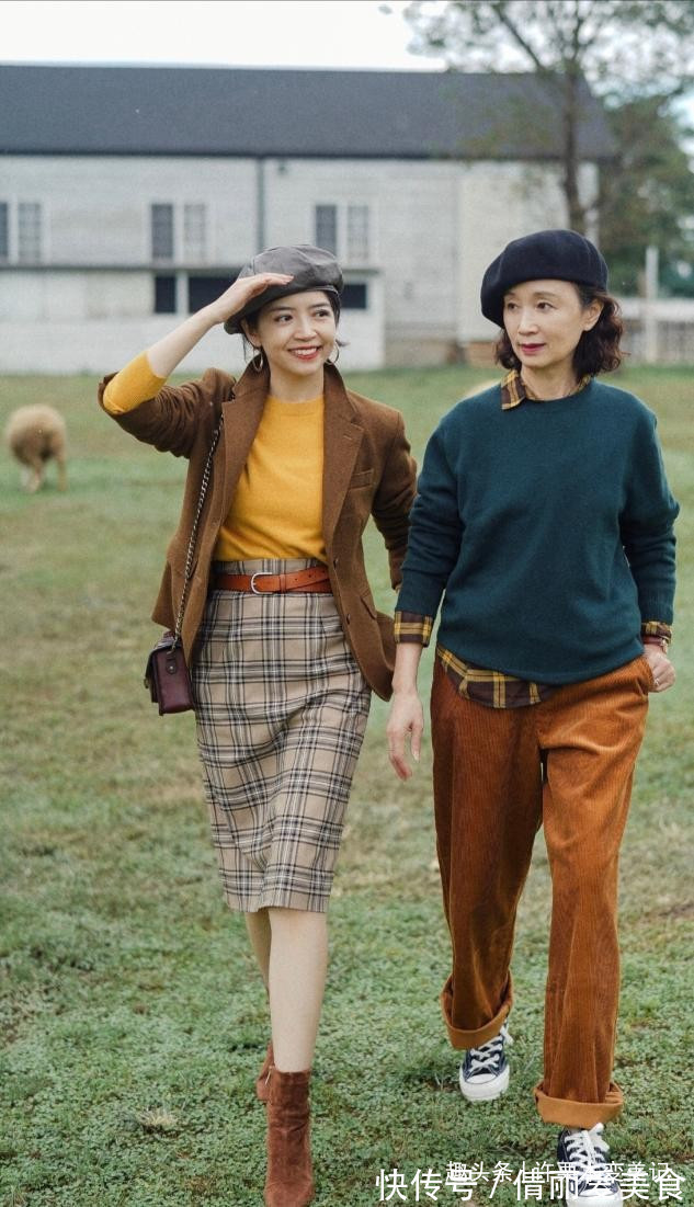 一字领 女人过了55岁，就要少穿小黑裤，学三木妈妈这样穿，优雅显气质