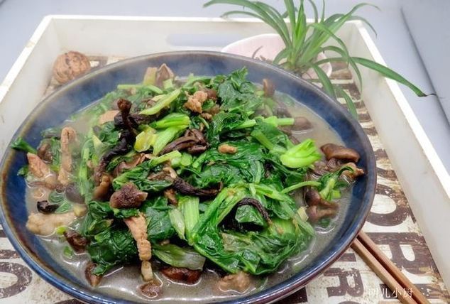 有人|很少有人这么搭配炒菜,菜品发至朋友圈,圈友评论高大上炒青菜