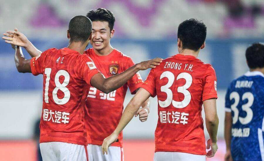 广州队|凌晨1点,中国足球传来喜讯:广州队做出难得决定,球迷齐声点赞