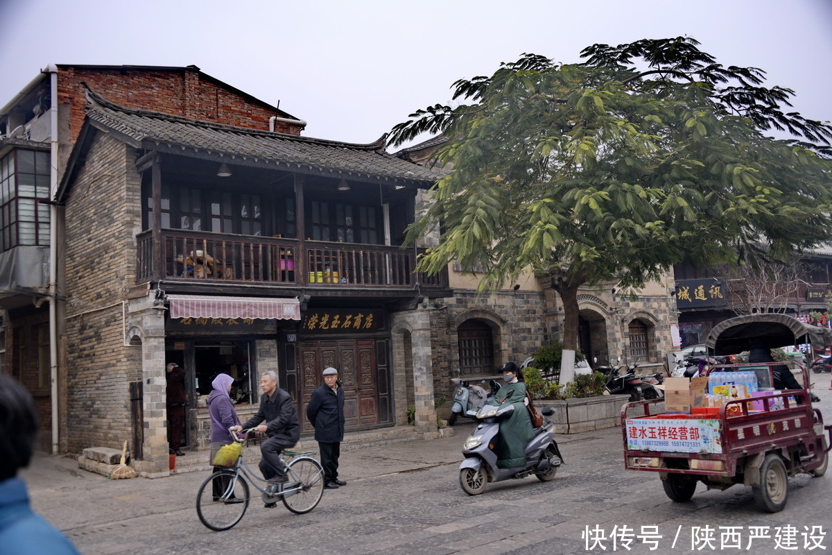 建水古城扫街照片【严建设】