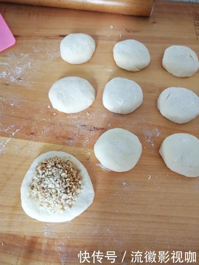 孩子|一碗面粉,半碗花生米,不煮不炸,出锅花生香味浓郁,真好吃