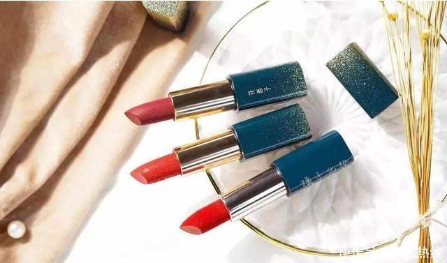“国货之光”花西子散粉遭吐槽,这几支口红却意外受到好评