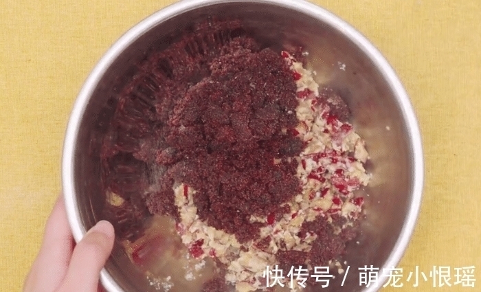 想吃红枣糕不用买，不揉面，不发面，软嫩蓬松又营养，孩子特喜欢