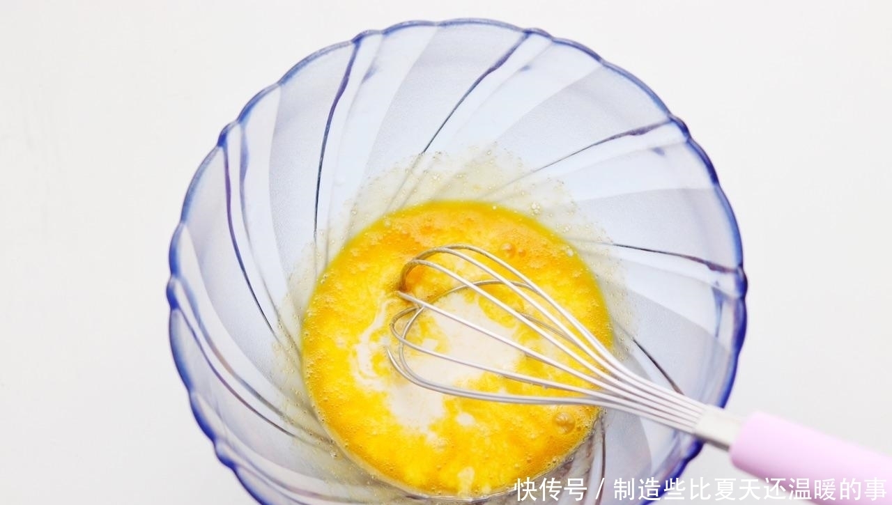 火遍美食圈的芋泥肉松抱抱卷,做法超简单,在家就能做,真好吃