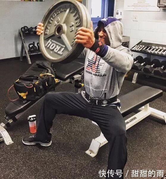 饮食|作死小伙挑战巨石强森5000卡饮食,结果吃到吐了