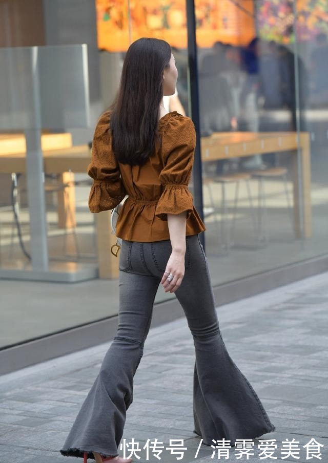 选择时尚个性的衣着,让造型轻松摆脱路人的感觉