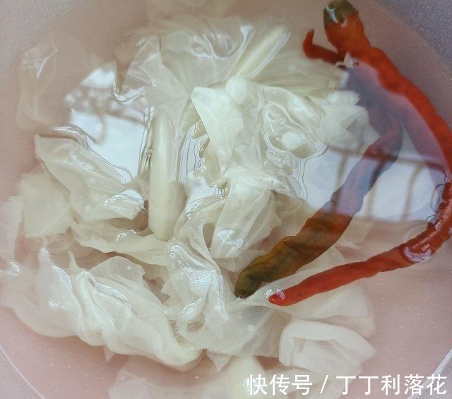 泡椒|酸包菜烧肉片,香而不腻,解馋下饭!