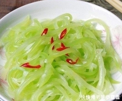 辣椒油|凉拌莴笋丝要不要焯水,大厨无意说漏嘴,30年的莴笋真的是白吃了