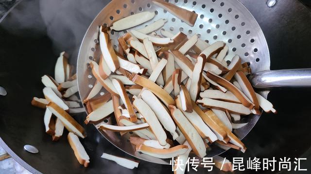 下饭|炒香干,又香又下饭的家常菜,简单好吃,成本才20块