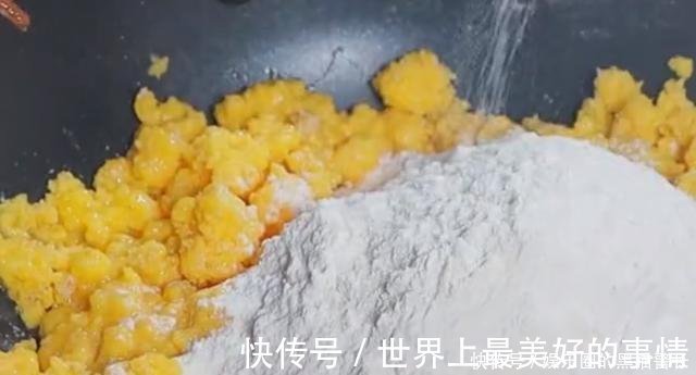 美味|玉米面倒开水锅里，瞬间变成美味，一次就成功，老人孩子都爱吃