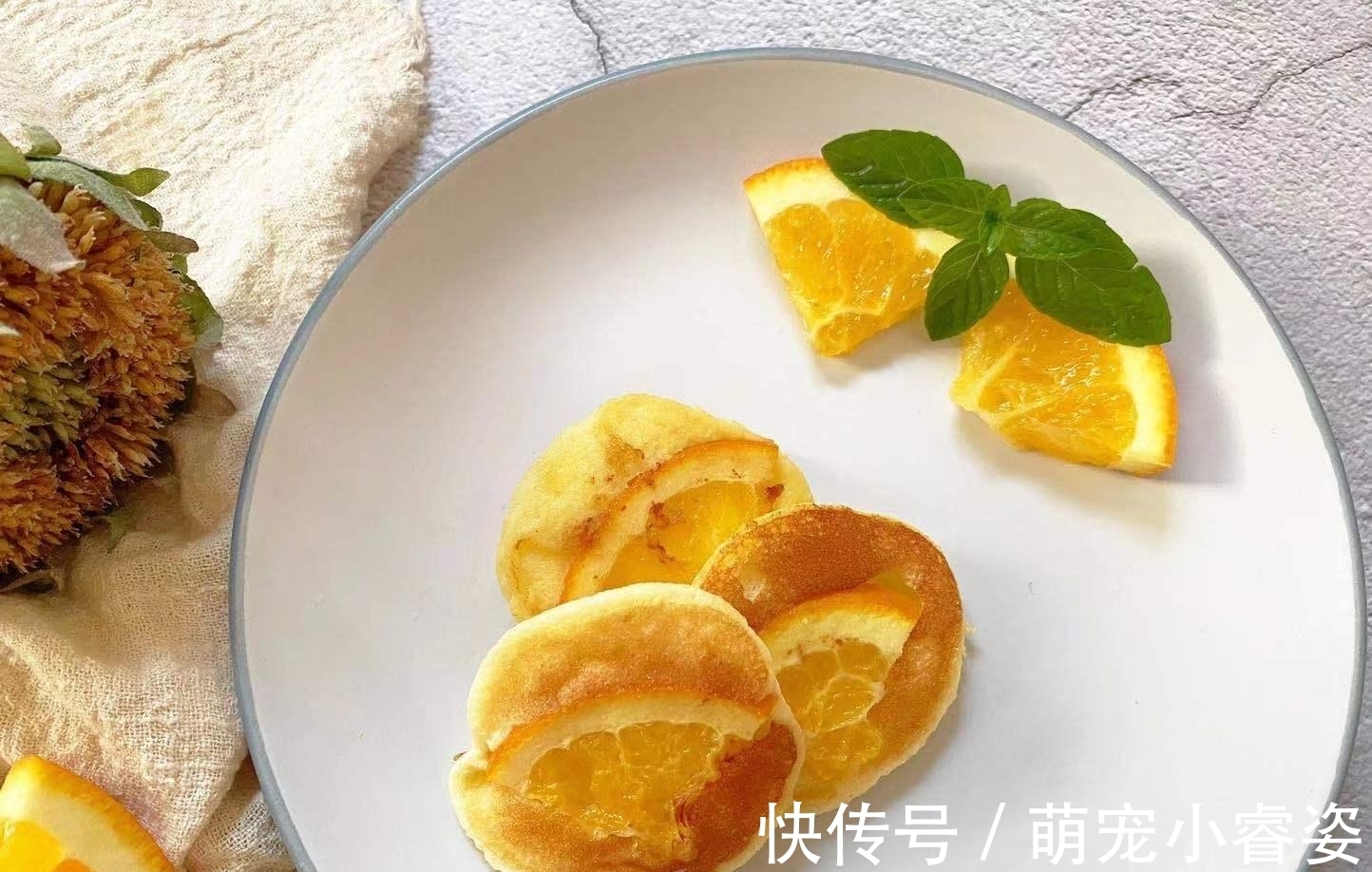 打蛋器|一出锅我家娃就急着要吃！味道酸甜，蓬松绵软，一口平底锅就能做