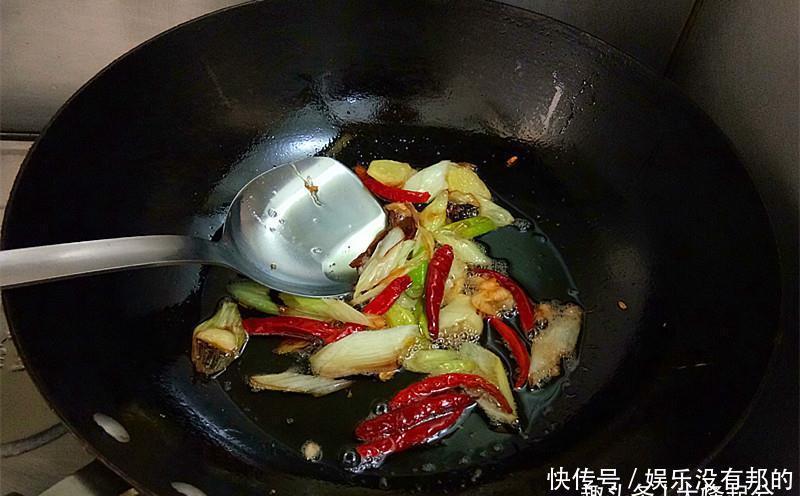 老北京酱咸菜丝,丝丝入味,夹空心小烧饼吃比肉还香