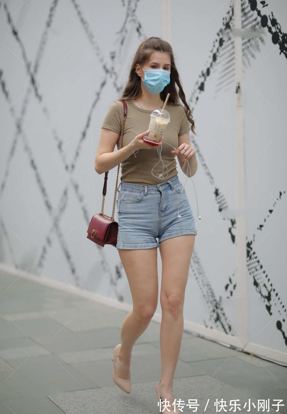 咖色|为什么男生偏爱微胖型的女生，看到这位美女，我也是爱了