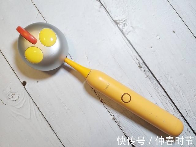 咸蛋超人|孩子排斥刷牙的原因？种草两款儿童电动牙刷，让孩子爱上刷牙