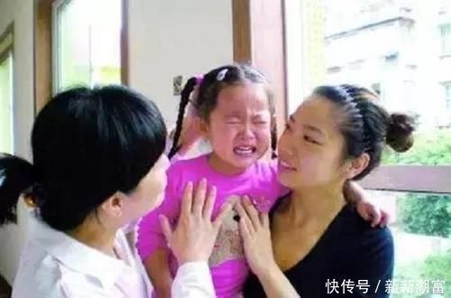 女儿|“妈妈,躲猫猫”,宝妈玩游戏不配合,2岁女儿抬起手臂咬了一口