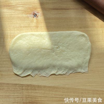 高糖酵母|#安佳马苏里拉芝士挑战赛# 零失败の肠仔包，深受小盆友喜爱
