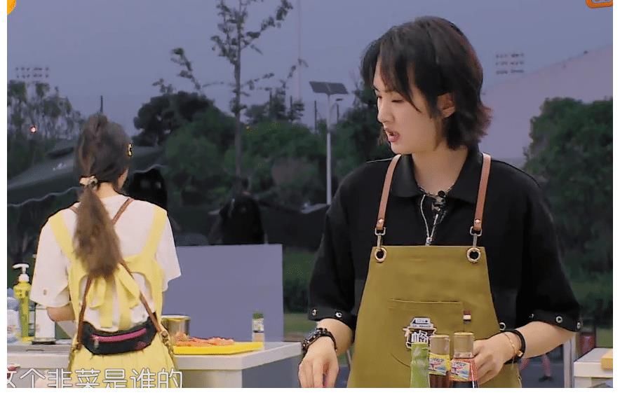 韭菜|立人设无下限？华为公主分不清葱和韭菜，黄晓明不会番茄炒蛋