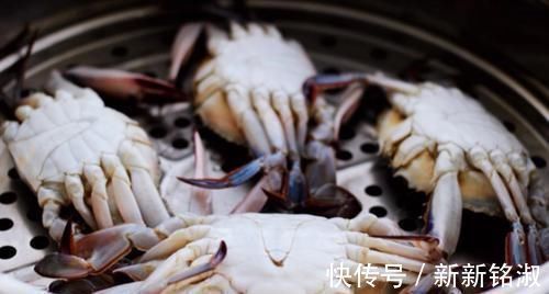 凉水|清蒸梭子蟹,凉水还是热水上锅蒸?学会这一招,保证不掉腿不流黄