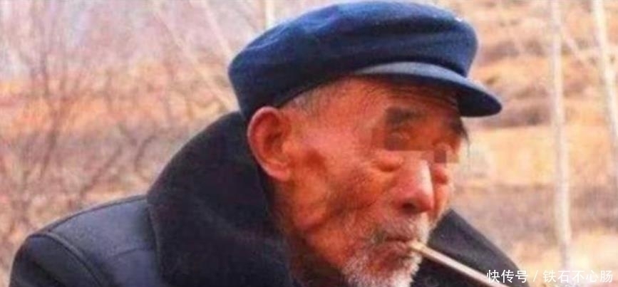 老人500万出售家传宝刀,专家却让他上交,老人你有什么资格