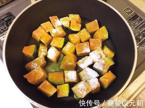 调味料|南瓜别再做南瓜饼了,这样做非常的好吃,一次2盘不够吃