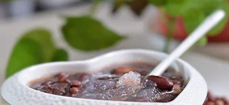 红豆和它一起煮,雀斑淡了,便秘好了气血足了,皮肤也越来越好了