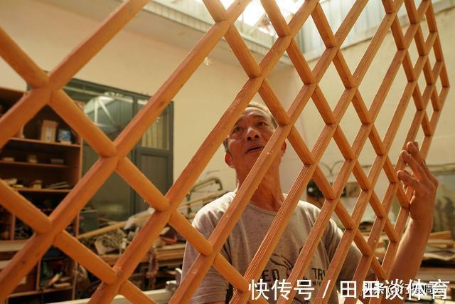 许大哥$农民大哥研发出鲁班凳,能坐能枕能玩1个卖2000元,是个啥样