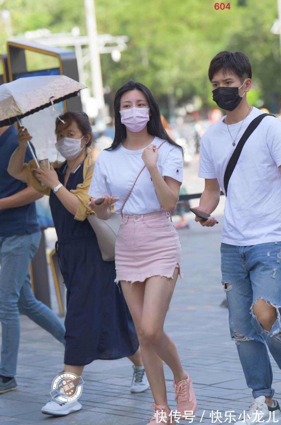 包臀裙 低调洋气的连衣裙穿搭展现随意的姿态,不用多花心思,吸引视线